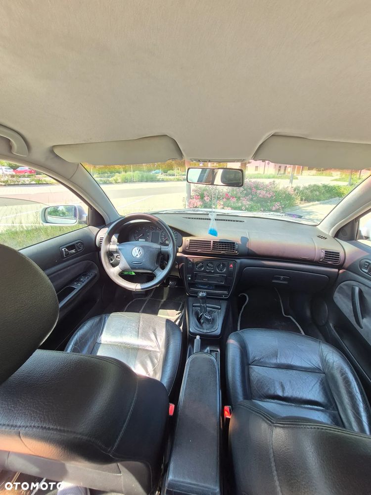 Volkswagen Passat 1.6 Comfortline - 2