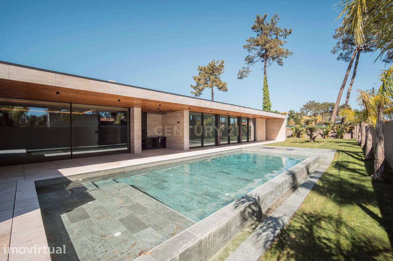 Moradia T4 na Verdizela — Design, Luz e Piscina num Terreno de 1.050 m - Grande imagem: 2/44
