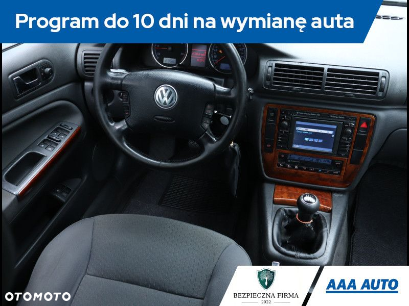 Volkswagen Passat - 8