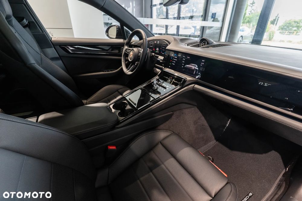 Porsche Panamera 4 E-Hybrid PHEV - 16