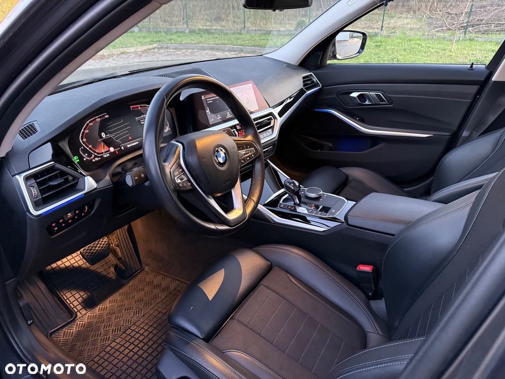 BMW Seria 3 330i - 15