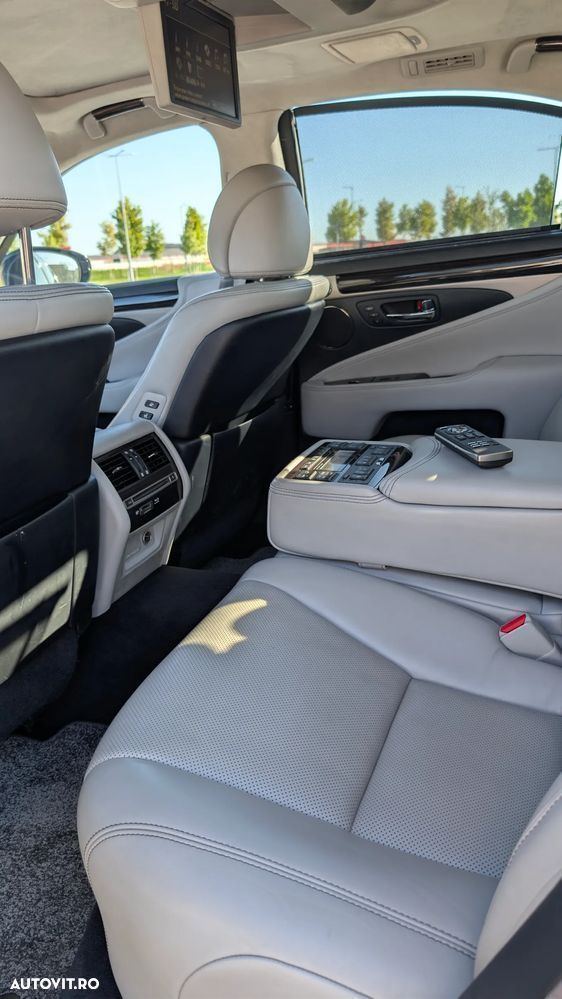 Lexus Seria LS - 12