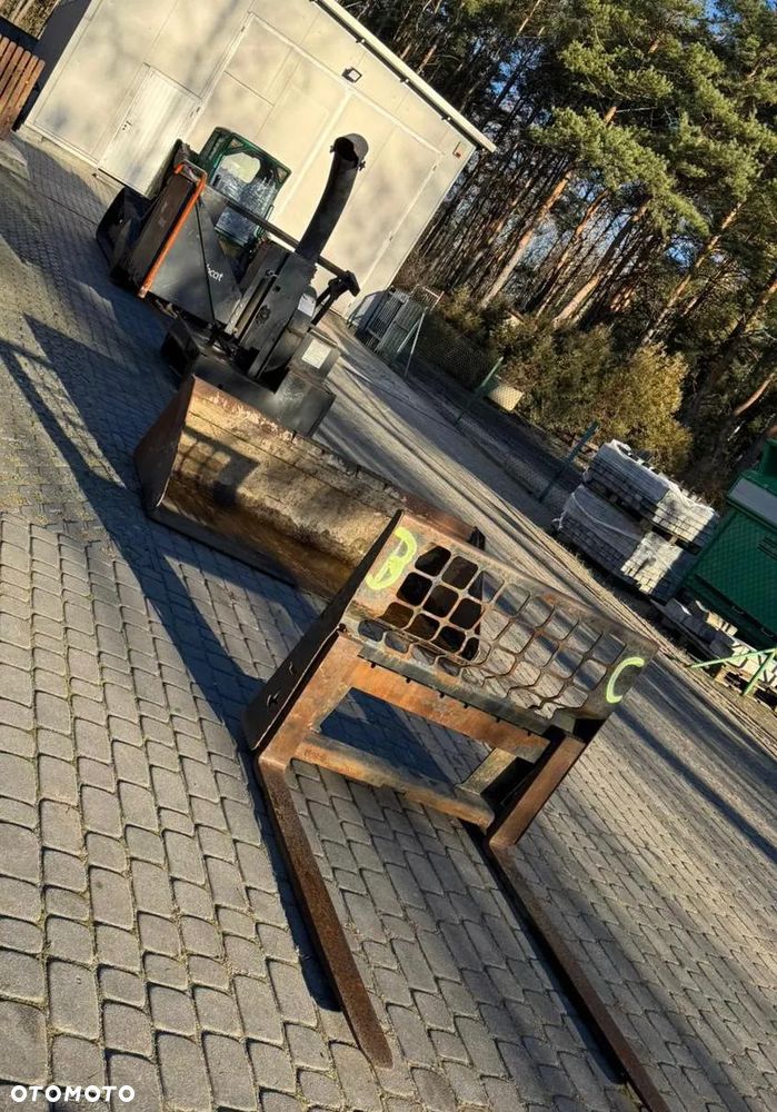 Bobcat T250 - 9