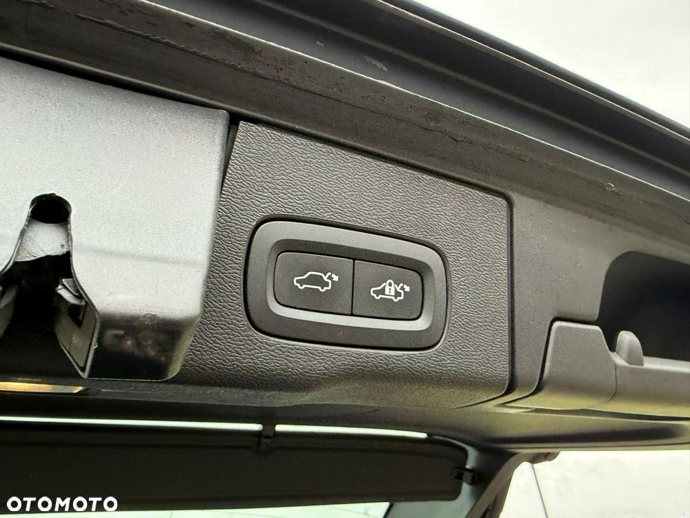 Volvo XC 60 B4 D AWD Geartronic RDesign - 19