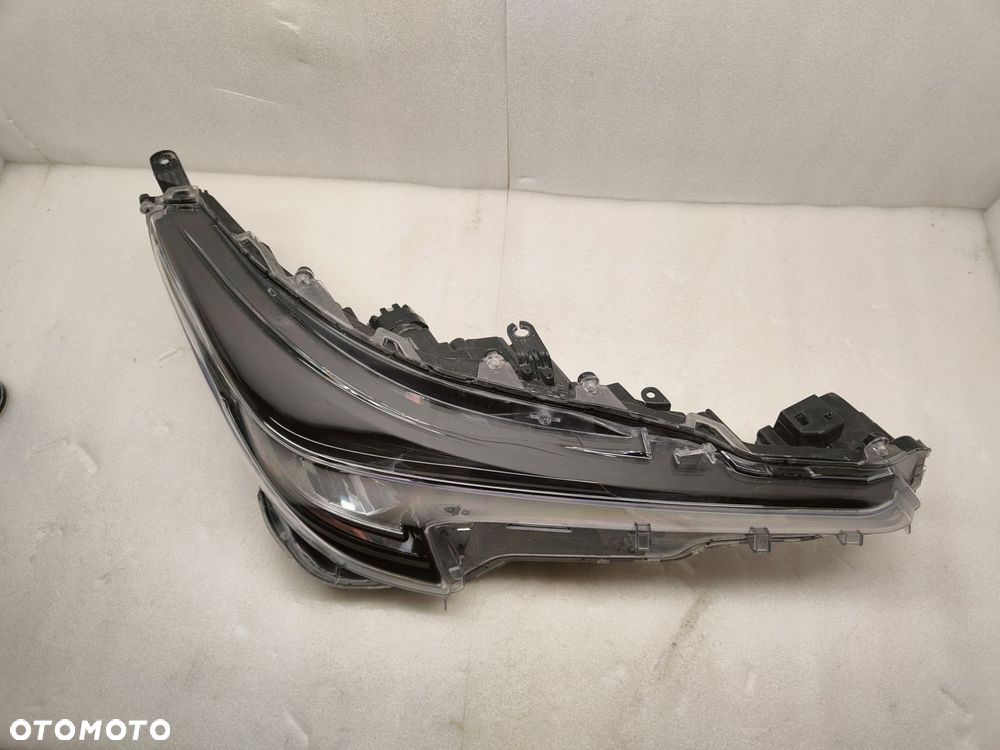 toyota corolla e21 przed lift pół led lampa prawy przód - 3