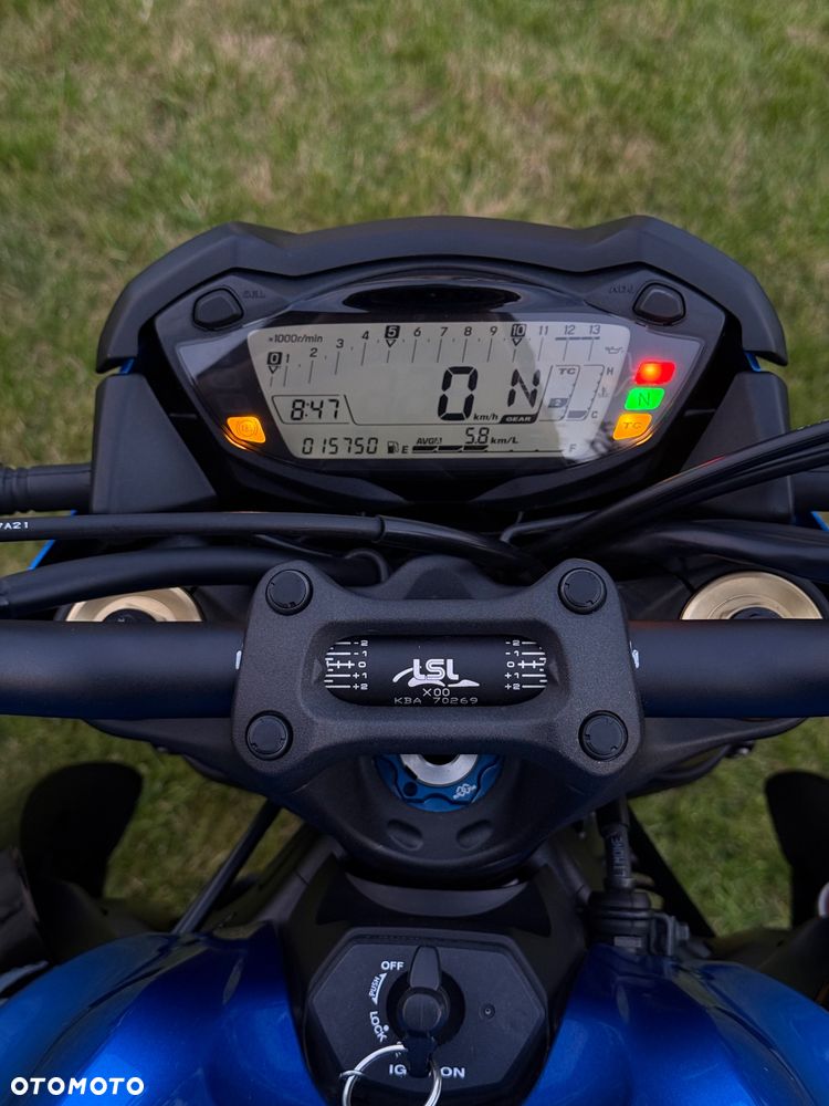 Suzuki GSX 1000 - 28