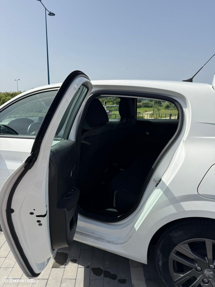 Peugeot 208 1.2 PureTech Active Pack - 11