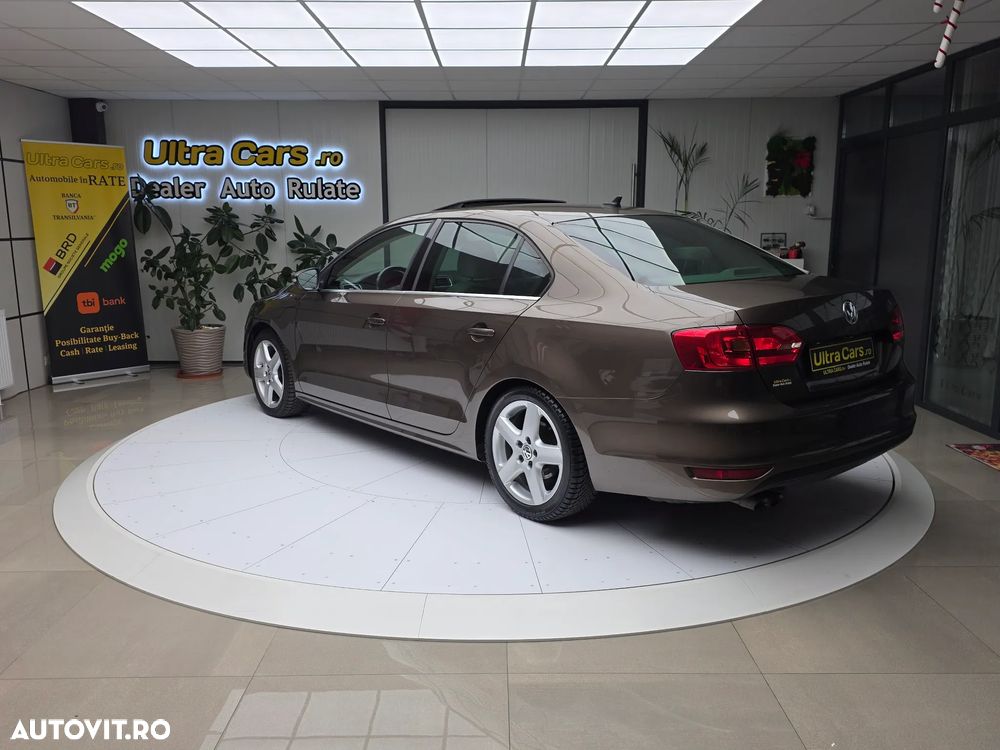 Volkswagen Jetta 2.0 TDI DSG Highline - 3
