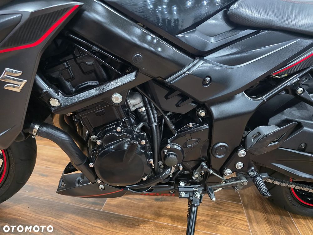 Suzuki GSX - 11