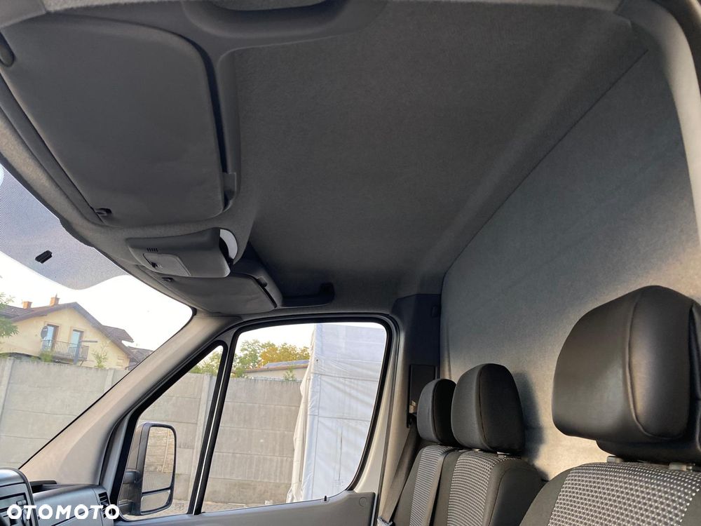 Mercedes-Benz Sprinter - 16