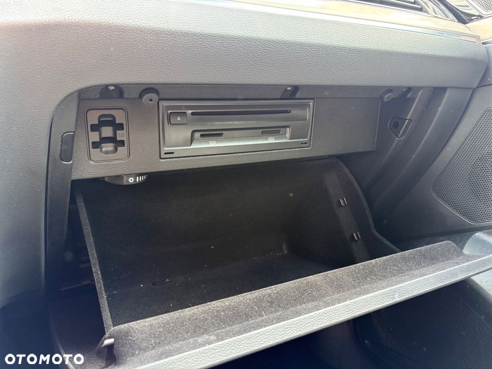 Volkswagen Passat 2.0 TDI Elegance DSG - 32