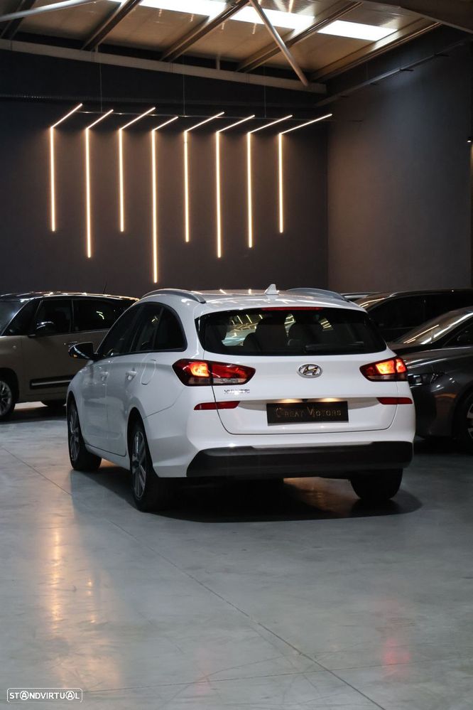 Hyundai i30 SW 1.6 CRDi Comfort+Navi - 13
