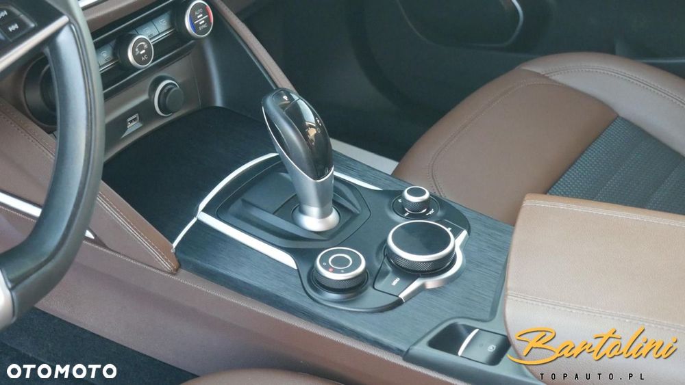 Alfa Romeo Stelvio - 11