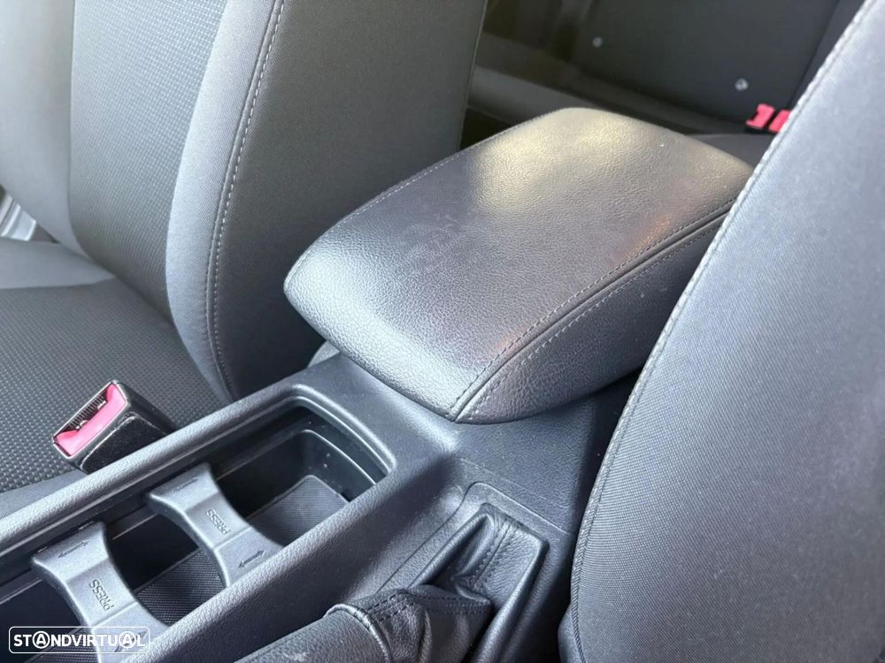 Ford Focus 1.0 EcoBoost S&S COOL&CONNECT DESIGN - 32