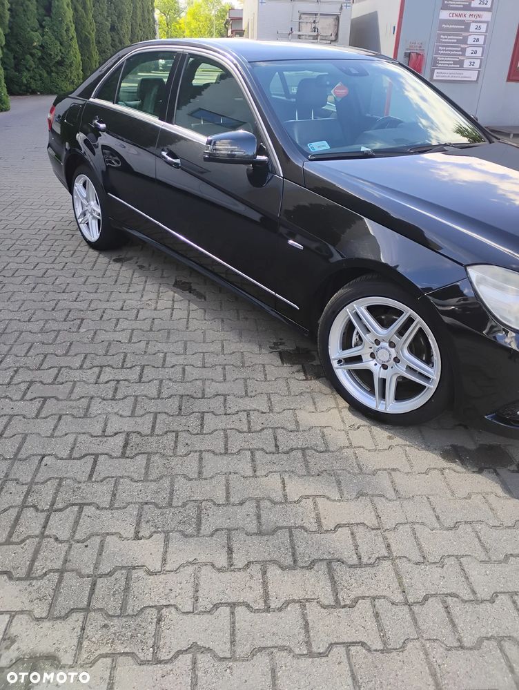 Mercedes-Benz Klasa E 220 CDI DPF BlueEFFICIENCY Automatik Avantgarde - 3