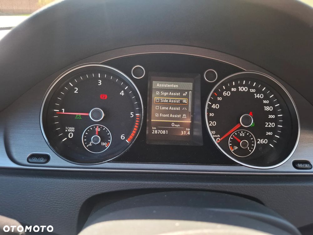 Volkswagen Passat - 11