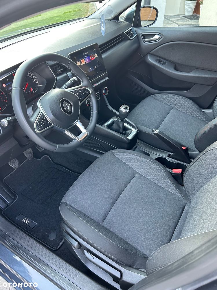 Renault Clio - 25