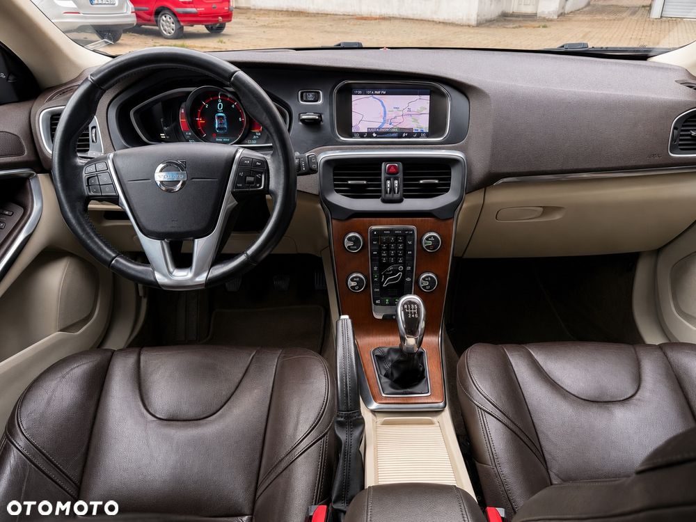 Volvo V40 D2 Summum - 23