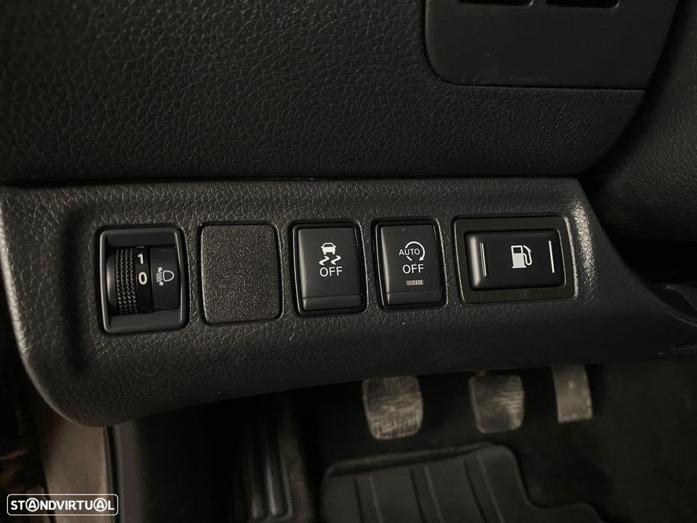 Nissan Navara 2.3 dCi CD 4WD N-Connecta - 16