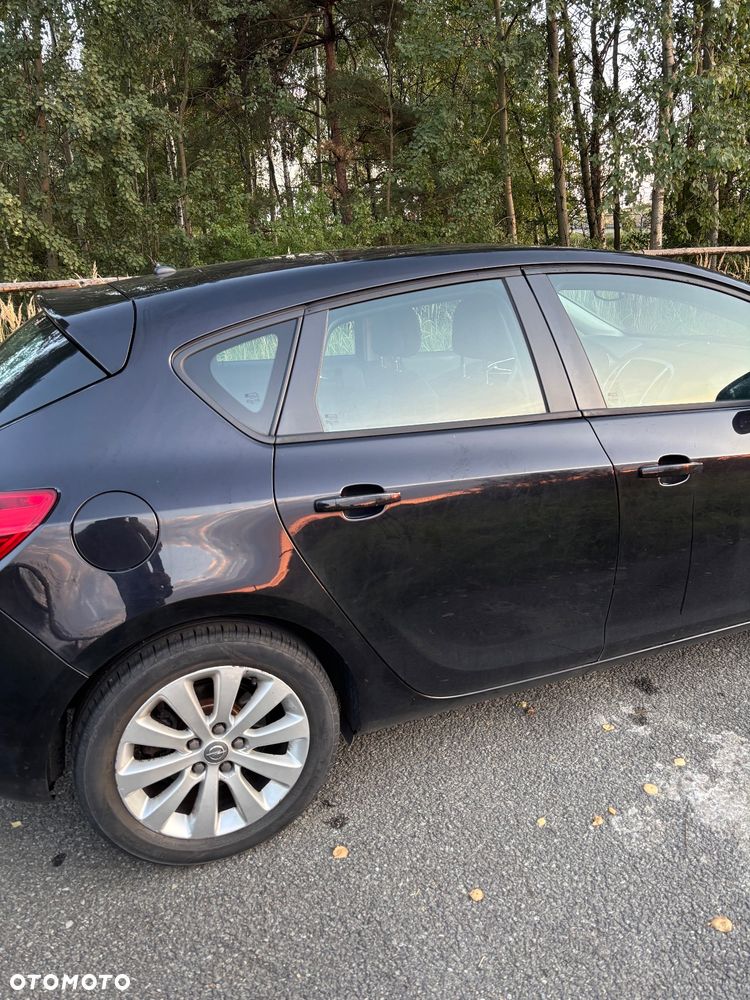 Opel Astra IV 1.6 T Cosmo - 14