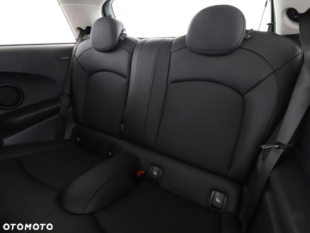 MINI Cooper Essential Trim - 17