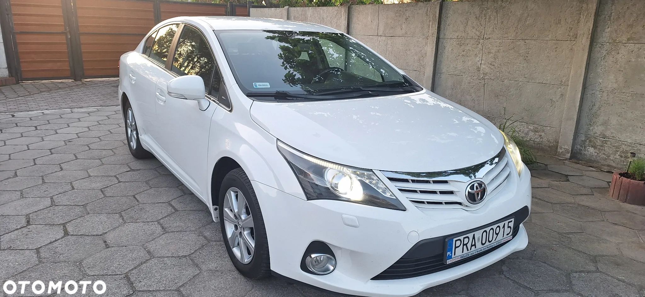 Toyota Avensis 2.0 D-4D Premium - 1