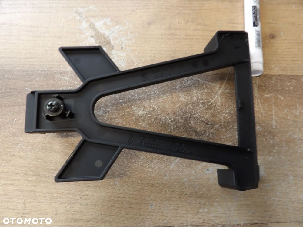 BMW - E60,E61 - UCHWYT , WSPORNIK NA KUBEK - EUROPA - 9123492 - 1