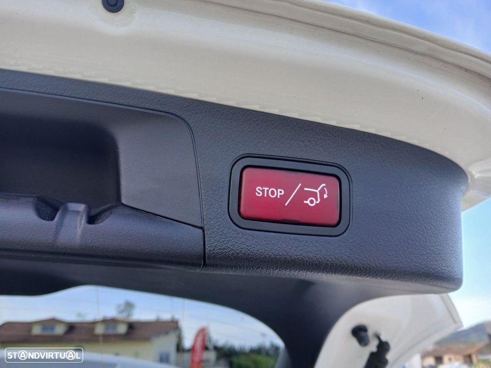 Mercedes-Benz GLA 250 e 8G-DCT - 12