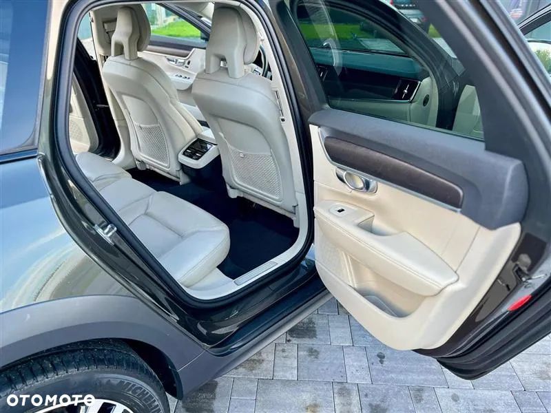 Volvo V90 Cross Country - 27