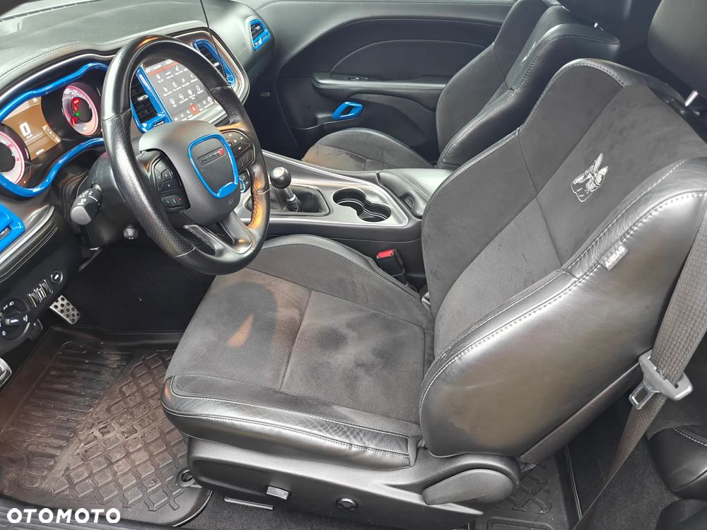 Dodge Challenger - 23