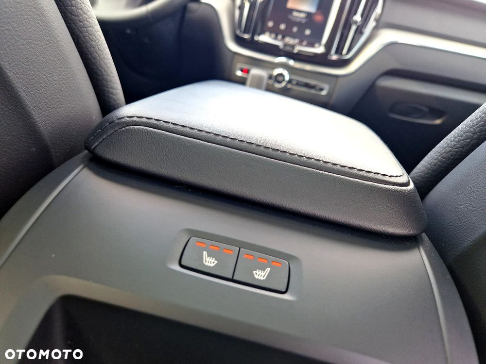 Volvo XC 60 B4 D Plus Dark - 21