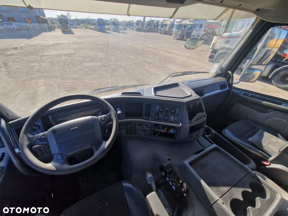 Volvo FM-4X2R - 13