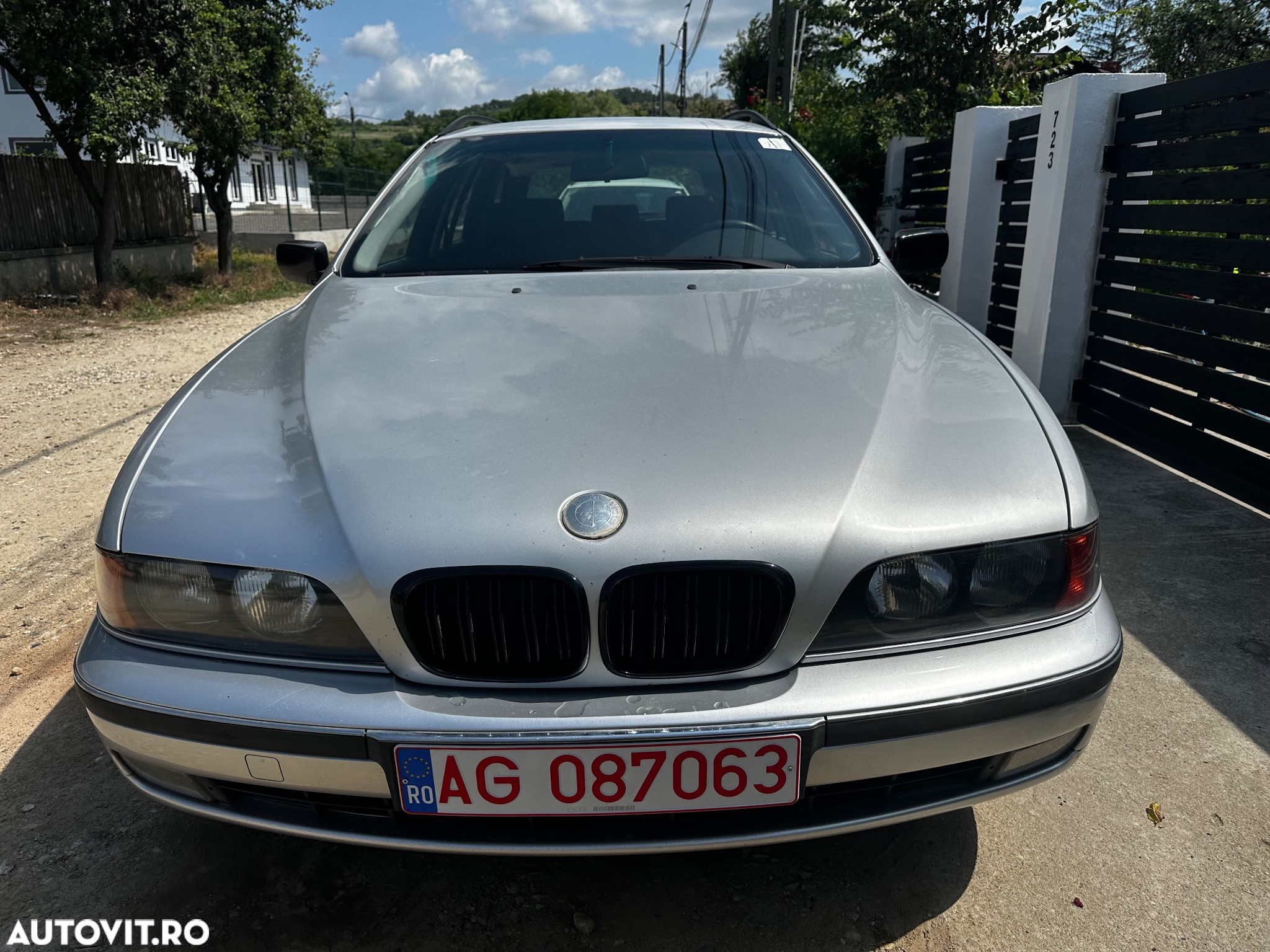 BMW Seria 5 523i Touring - 2