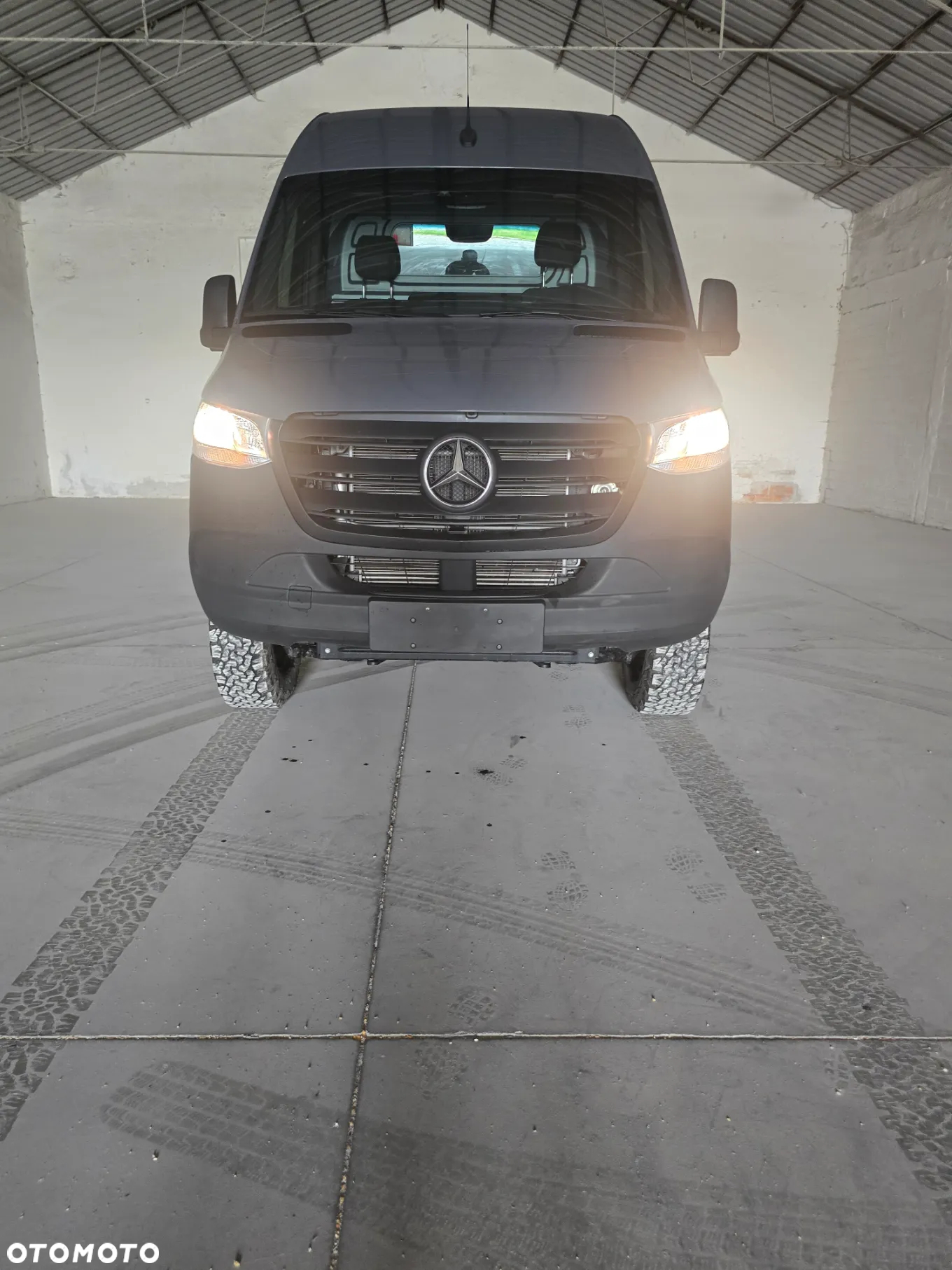 Mercedes-Benz Sprinter - 14