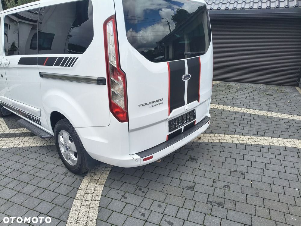 Ford Tourneo Custom - 30