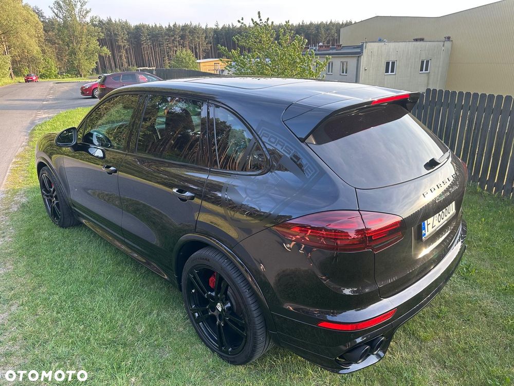 Porsche Cayenne Turbo - 16