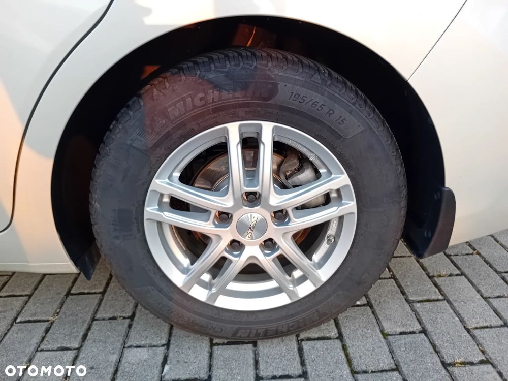 Hyundai Elantra 1.6 Style - 10