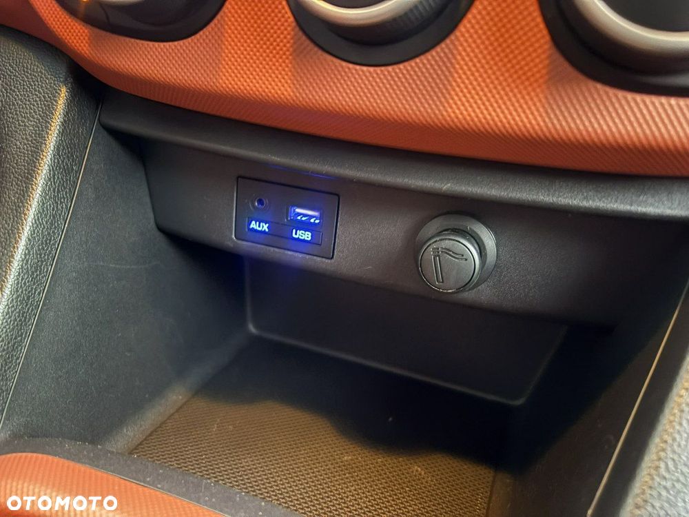 Hyundai i10 1.0 Fifa World Cup Edition - 17