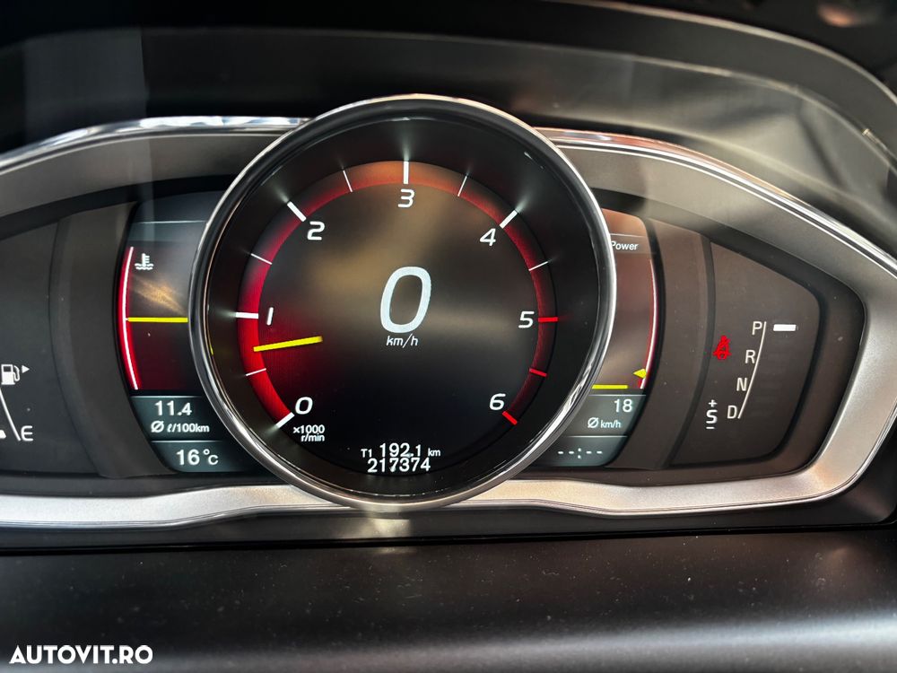 Volvo XC 60 D5 AWD Geartronic Momentum - 8