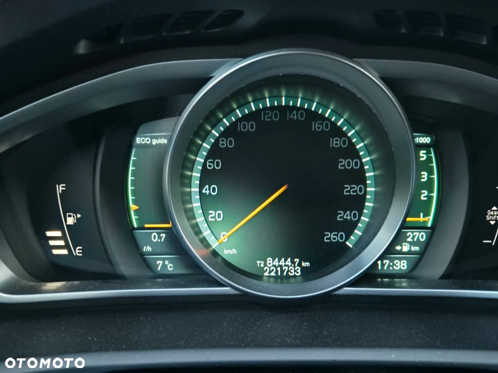 Volvo V40 D4 Kinetic - 16