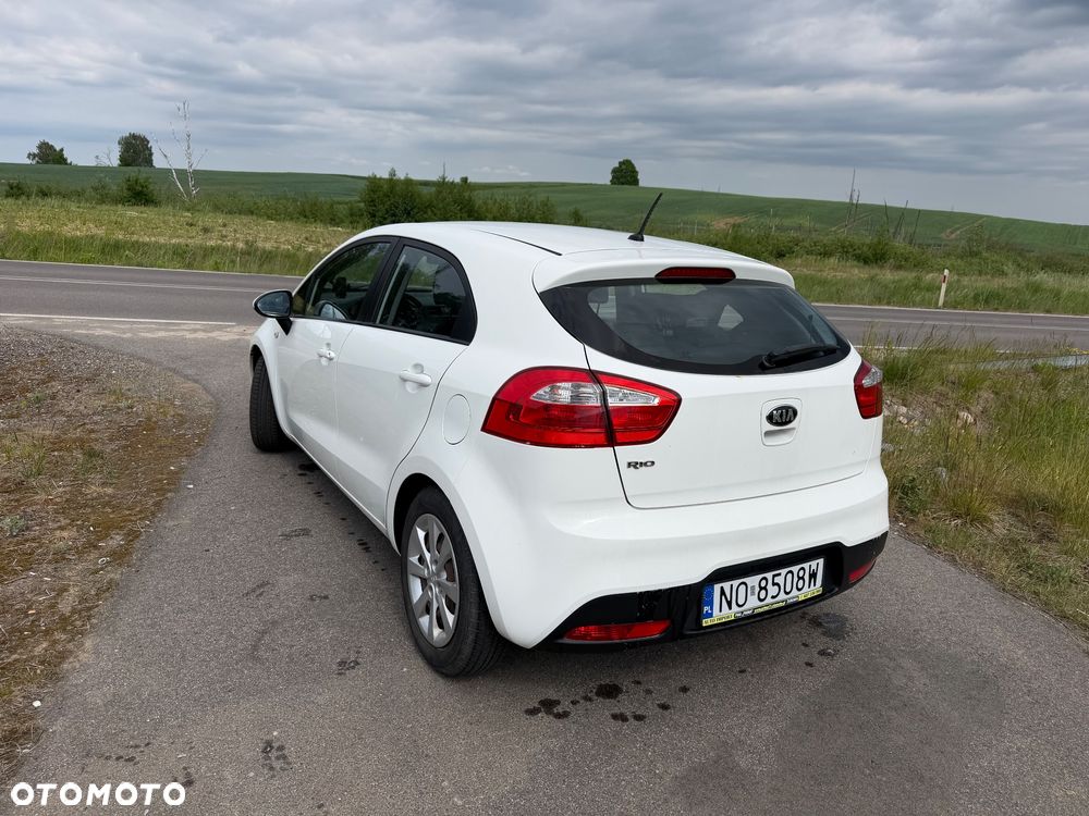 Kia Rio 1.2 L - 3