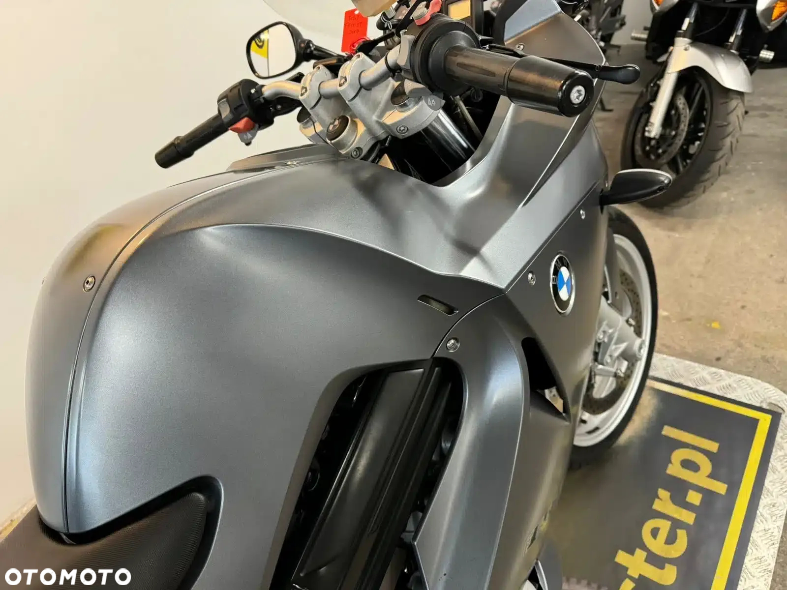 BMW F - 21