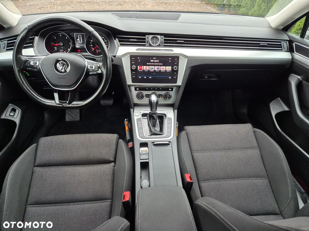 Volkswagen Passat - 11