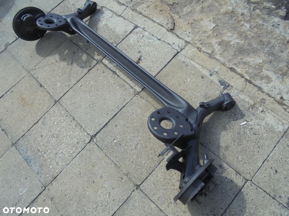 tylna belka toyota yaris 2 - 3