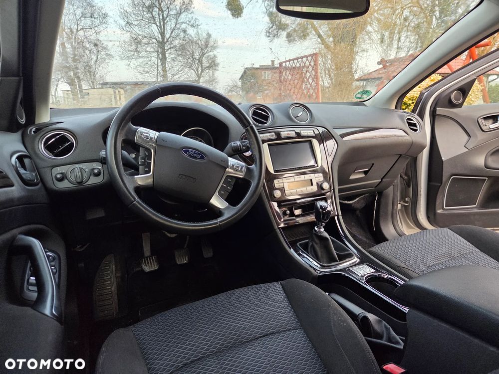 Ford Mondeo 2.5 Ghia - 9