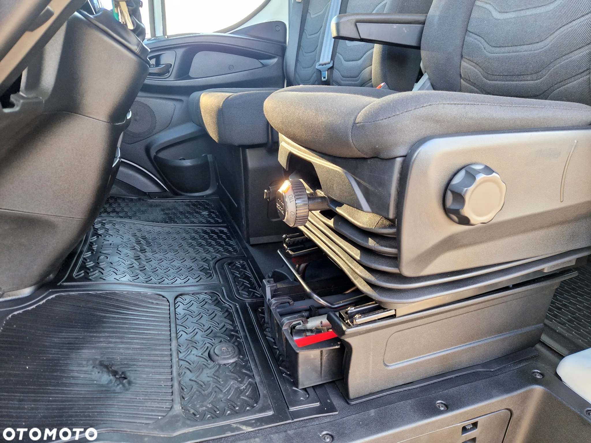 Iveco IVECO 35C13 2.3 HPI 130 KONNY KLIMA WEBASTO 8 BIEGOWY HIMATIC 7 OSOBOWA BRYGADÓWKA SKRZYNIA 3.5 METRA GWARANCJA - 11