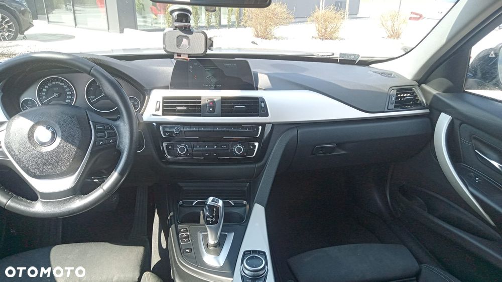 BMW Seria 3 318d - 10