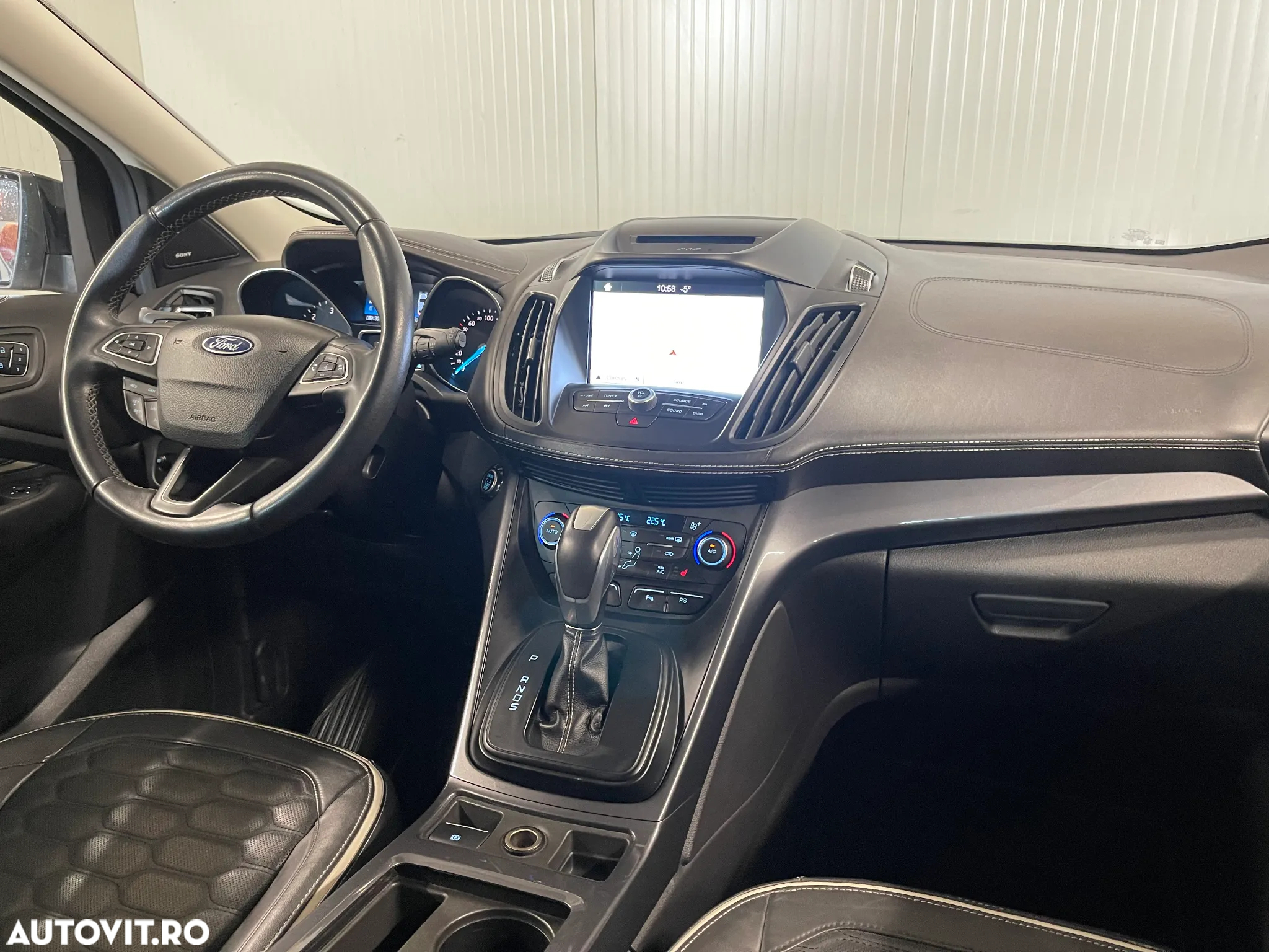 Ford Kuga 2.0 TDCi 4WD Powershift Vignale - 8