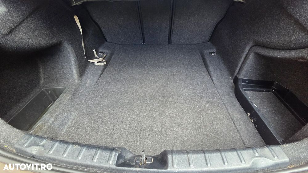 BMW Seria 3 318d Aut. Luxury Line - 16