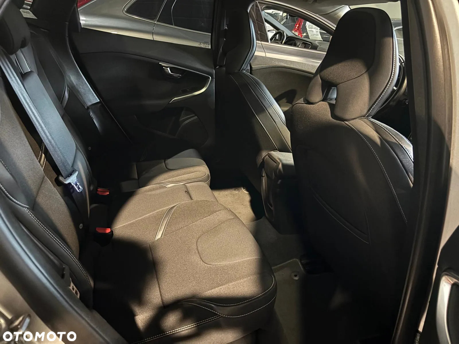 Volvo V40 D4 Drive-E Ocean Race - 5